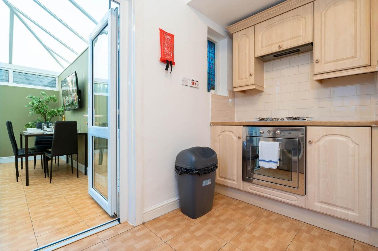 Large 4 Bedroom House - Top Rated - Off-Street Parking - Garden - Sleeps 9 - Contractors - Groups - Pool Table Northfield Eksteriør billede